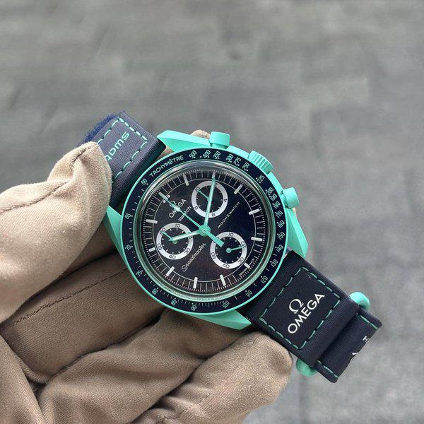 Swatch Omega x Moon Mission On Earth - Polar Lights Speedmaster Aurora Blue Moonswatch