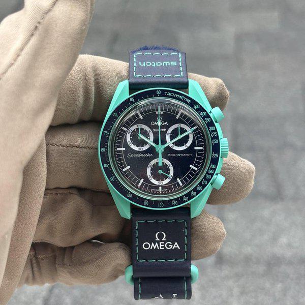Swatch Omega x Moon Mission On Earth - Polar Lights Speedmaster Aurora Blue Moonswatch