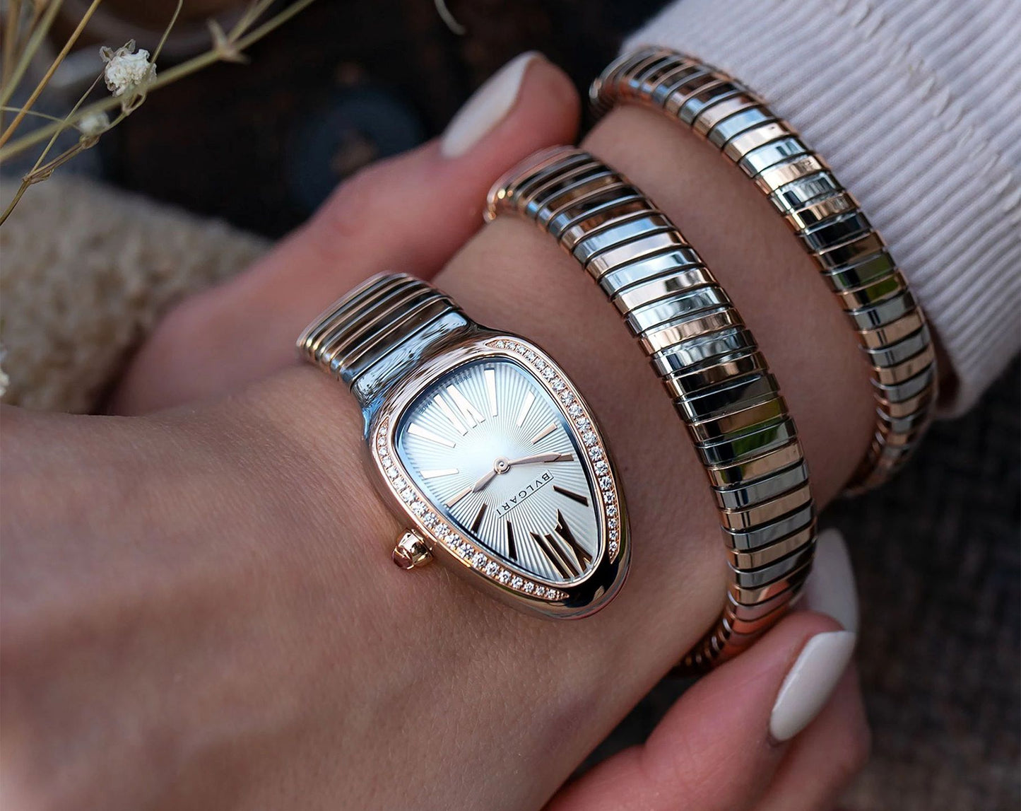 Bvlgar_i Serpenti Dualtone White Dial